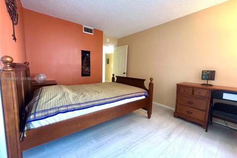 Condo in Fort Lauderdale, Florida, 2 bedrooms  № 1985873 - photo 17