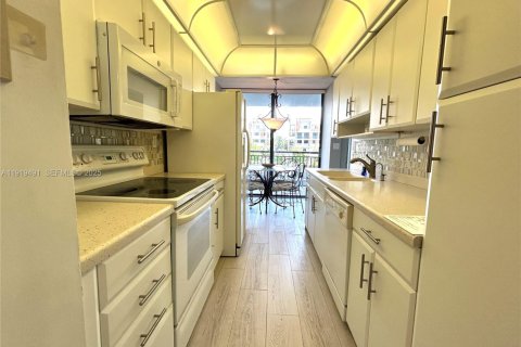 Condo in Fort Lauderdale, Florida, 2 bedrooms  № 1985873 - photo 5
