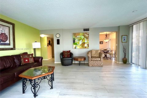 Condo in Fort Lauderdale, Florida, 2 bedrooms  № 1985873 - photo 8