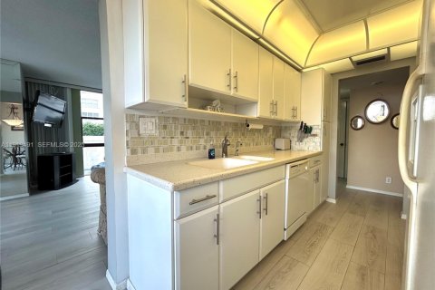 Condo in Fort Lauderdale, Florida, 2 bedrooms  № 1985873 - photo 6