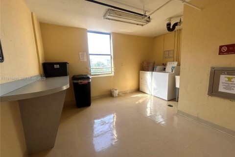 Condo in Fort Lauderdale, Florida, 2 bedrooms  № 1985873 - photo 29