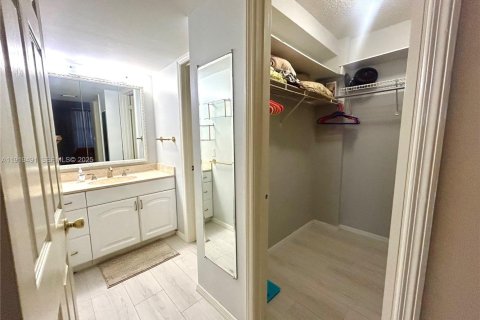 Condo in Fort Lauderdale, Florida, 2 bedrooms  № 1985873 - photo 22
