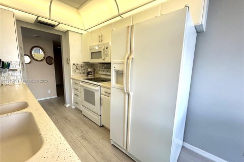 Condo in Fort Lauderdale, Florida, 2 bedrooms  № 1985873 - photo 7