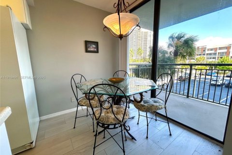 Condo in Fort Lauderdale, Florida, 2 bedrooms  № 1985873 - photo 3