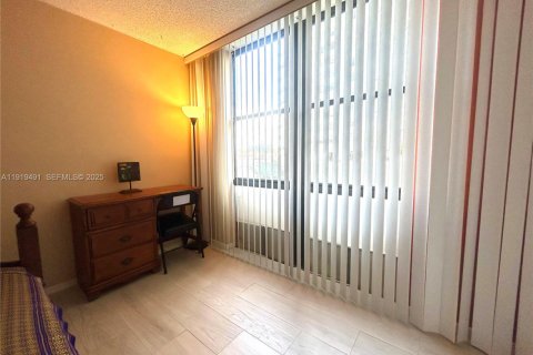 Condo in Fort Lauderdale, Florida, 2 bedrooms  № 1985873 - photo 16