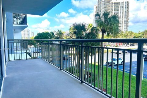 Condo in Fort Lauderdale, Florida, 2 bedrooms  № 1985873 - photo 2