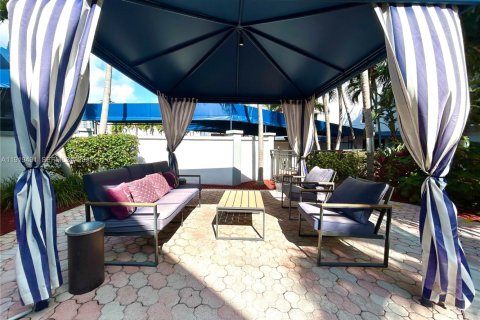 Condo in Fort Lauderdale, Florida, 2 bedrooms  № 1985873 - photo 27