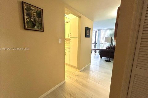 Condo in Fort Lauderdale, Florida, 2 bedrooms  № 1985873 - photo 19
