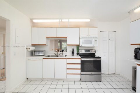 Condo in Coconut Creek, Florida, 2 bedrooms  № 1727060 - photo 14