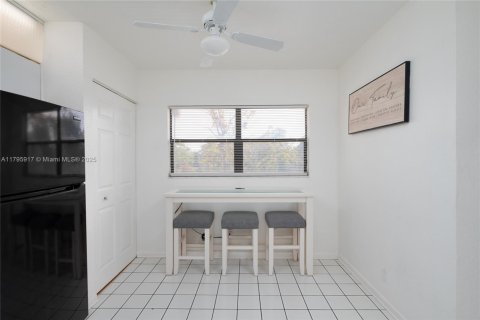 Condo in Coconut Creek, Florida, 2 bedrooms  № 1727060 - photo 13