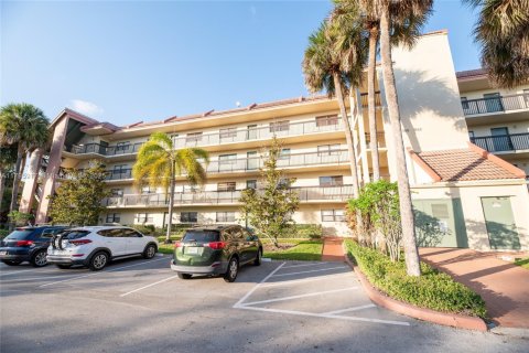 Condo in Coconut Creek, Florida, 2 bedrooms  № 1727060 - photo 1