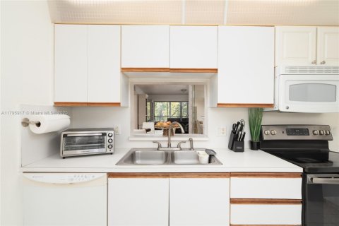 Condo in Coconut Creek, Florida, 2 bedrooms  № 1727060 - photo 15