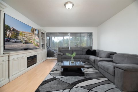 Condo in Coconut Creek, Florida, 2 bedrooms  № 1727060 - photo 2
