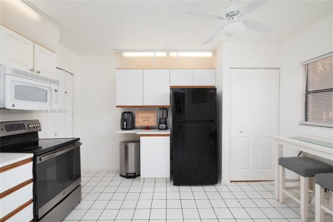 Condo in Coconut Creek, Florida, 2 bedrooms  № 1727060 - photo 12
