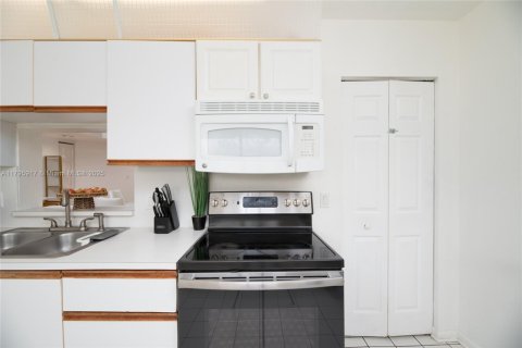 Condo in Coconut Creek, Florida, 2 bedrooms  № 1727060 - photo 16