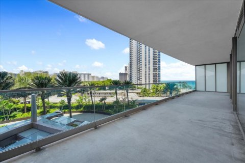 Condo in Sunny Isles Beach, Florida, 4 bedrooms  № 1997769 - photo 17