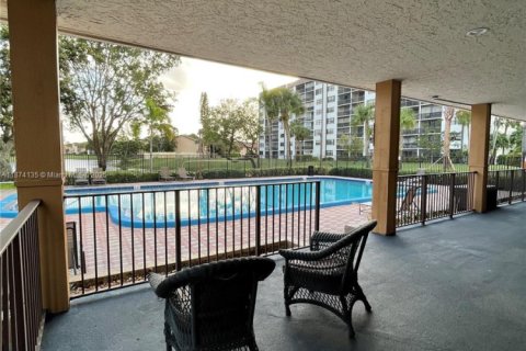 Снять в аренду кондоминиум в Дирфилд-Бич, Флорида 2 спальни, 85.1м2, № 1922012 - фото 23