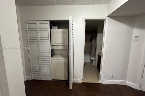 Снять в аренду кондоминиум в Дирфилд-Бич, Флорида 2 спальни, 85.1м2, № 1922012 - фото 15