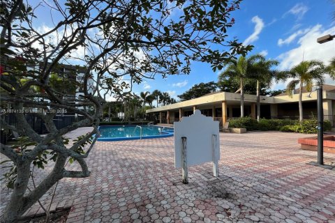 Снять в аренду кондоминиум в Дирфилд-Бич, Флорида 2 спальни, 85.1м2, № 1922012 - фото 19