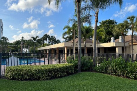 Снять в аренду кондоминиум в Дирфилд-Бич, Флорида 2 спальни, 85.1м2, № 1922012 - фото 18