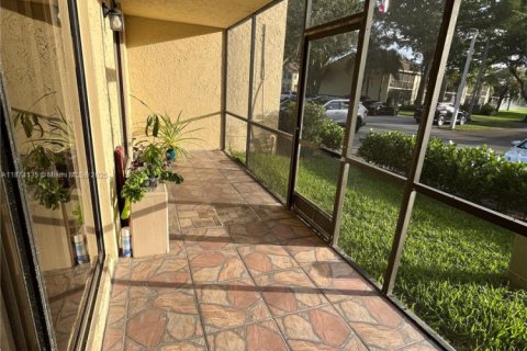 Снять в аренду кондоминиум в Дирфилд-Бич, Флорида 2 спальни, 85.1м2, № 1922012 - фото 16