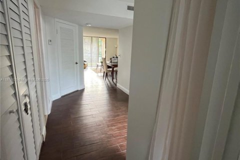 Снять в аренду кондоминиум в Дирфилд-Бич, Флорида 2 спальни, 85.1м2, № 1922012 - фото 6