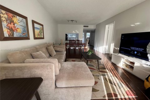 Снять в аренду кондоминиум в Дирфилд-Бич, Флорида 2 спальни, 85.1м2, № 1922012 - фото 8