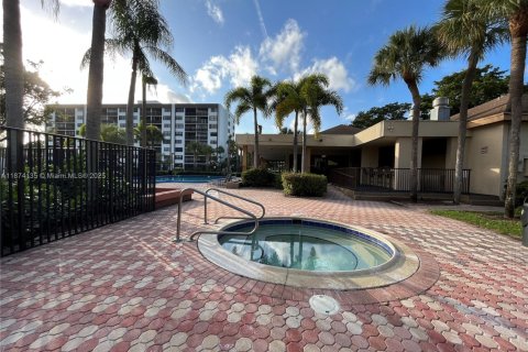 Снять в аренду кондоминиум в Дирфилд-Бич, Флорида 2 спальни, 85.1м2, № 1922012 - фото 20