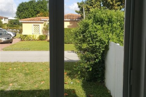 Снять в аренду виллу или дом в Майами, Флорида 2 спальни, 142.33м2, № 2051371 - фото 10