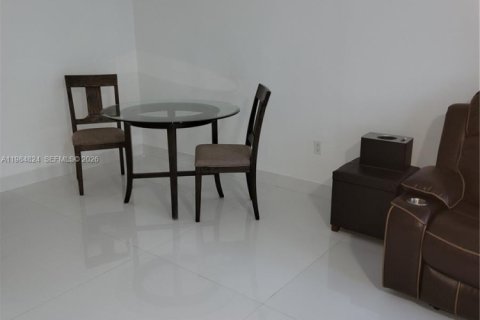 Снять в аренду виллу или дом в Майами, Флорида 2 спальни, 142.33м2, № 2051371 - фото 6