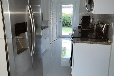 Снять в аренду виллу или дом в Майами, Флорида 2 спальни, 142.33м2, № 2051371 - фото 17