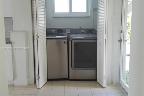 Снять в аренду виллу или дом в Майами, Флорида 2 спальни, 142.33м2, № 2051371 - фото 23