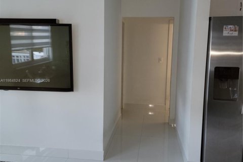 Снять в аренду виллу или дом в Майами, Флорида 2 спальни, 142.33м2, № 2051371 - фото 4