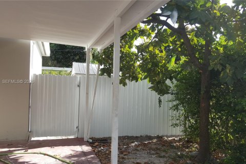 Снять в аренду виллу или дом в Майами, Флорида 2 спальни, 142.33м2, № 2051371 - фото 29