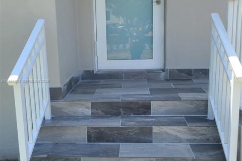 Снять в аренду виллу или дом в Майами, Флорида 2 спальни, 142.33м2, № 2051371 - фото 2