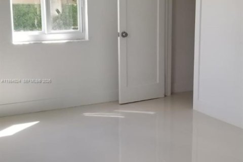 Снять в аренду виллу или дом в Майами, Флорида 2 спальни, 142.33м2, № 2051371 - фото 8