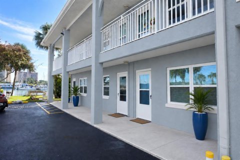 Condo à Treasure Island, Floride, 1 chambre  № 2384335