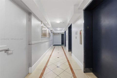 Condominio en venta en Miami, Florida, 2 dormitorios, 83.89 m2 № 1993012 - foto 25