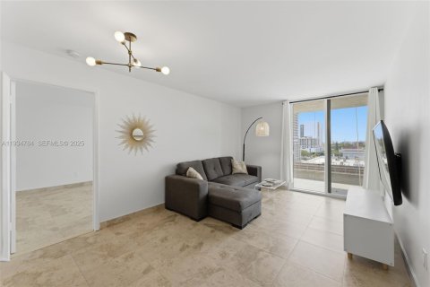 Condominio en venta en Miami, Florida, 2 dormitorios, 83.89 m2 № 1993012 - foto 1