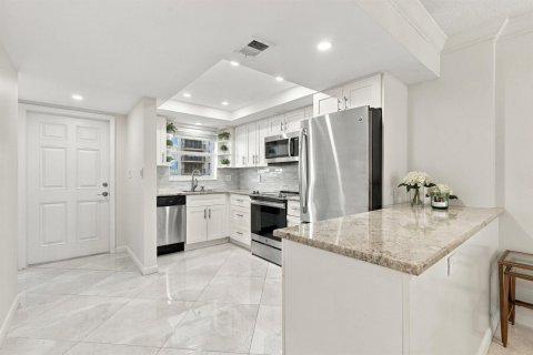 Condominio en venta en Lauderdale-by-the-Sea, Florida, 1 dormitorio, 61.5 m2 № 2431957 - foto 18