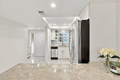 Condominio en venta en Lauderdale-by-the-Sea, Florida, 1 dormitorio, 61.5 m2 № 2431957 - foto 20