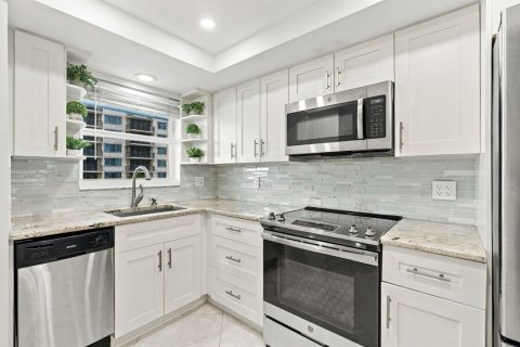 Condominio en venta en Lauderdale-by-the-Sea, Florida, 1 dormitorio, 61.5 m2 № 2431957 - foto 21