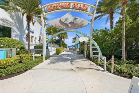 Condominio en venta en Lauderdale-by-the-Sea, Florida, 1 dormitorio, 61.5 m2 № 2431957 - foto 14