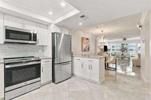 Condominio en venta en Lauderdale-by-the-Sea, Florida, 1 dormitorio, 61.5 m2 № 2431957 - foto 3