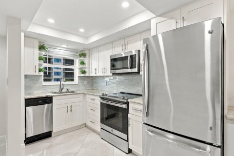 Condominio en venta en Lauderdale-by-the-Sea, Florida, 1 dormitorio, 61.5 m2 № 2431957 - foto 19
