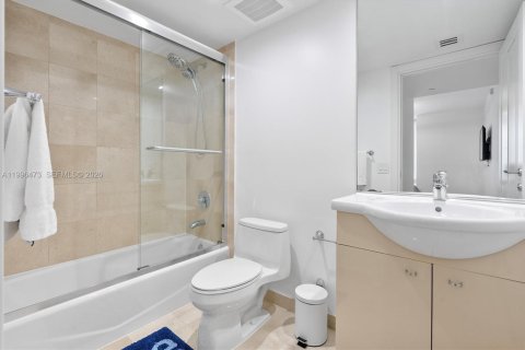 Снять в аренду квартиру в Халландейл-Бич, Флорида 3 спальни, 161м2, № 2066949 - фото 28