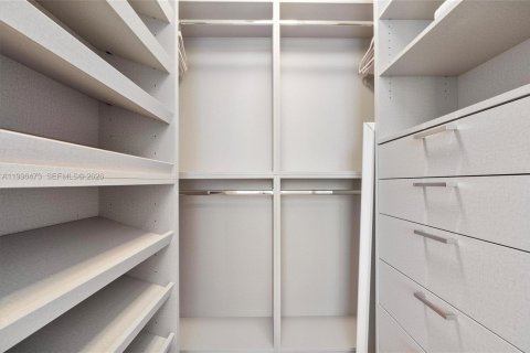 Снять в аренду квартиру в Халландейл-Бич, Флорида 3 спальни, 161м2, № 2066949 - фото 27