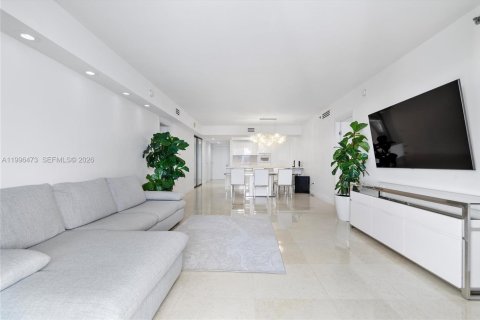 Снять в аренду квартиру в Халландейл-Бич, Флорида 3 спальни, 161м2, № 2066949 - фото 7