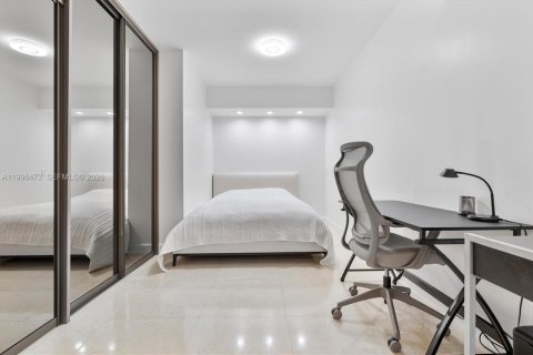 Снять в аренду квартиру в Халландейл-Бич, Флорида 3 спальни, 161м2, № 2066949 - фото 20