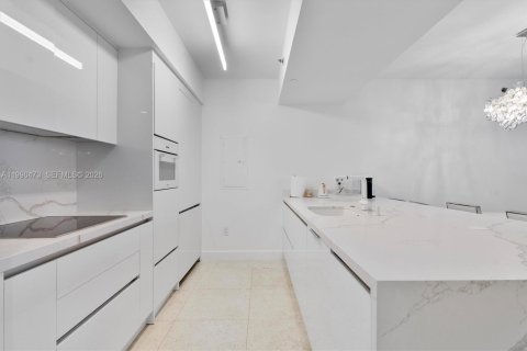 Снять в аренду квартиру в Халландейл-Бич, Флорида 3 спальни, 161м2, № 2066949 - фото 10